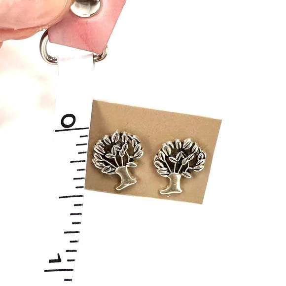 🔴 5 for $10 ONE PAIR Silver Tone Tree Shaped Stud Earrings - Picture 4 of 4